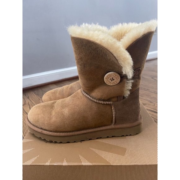 UGG Shoes - UGG Australia Bailey Button 5838 Sheepskin Boots - Size 8